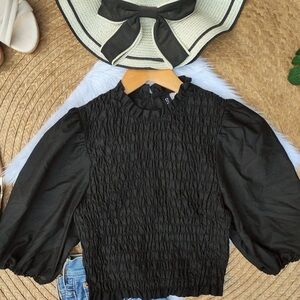 🖤 DIVIDED Black Smocked Puff Sleeve Top, size M 🖤